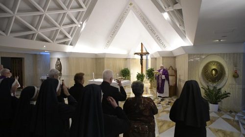Papa Francesco: imitate la misericordia del Signore, no alle “tasche chiuse”