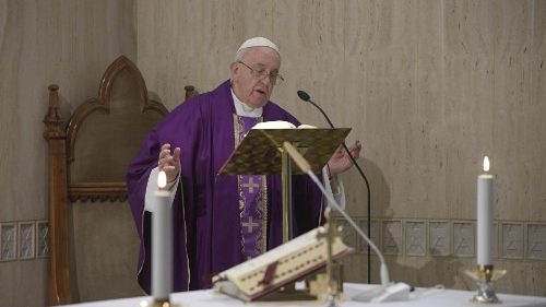 Papa: il cuore duro perde la fedeltà, diffama e calunnia il Signore