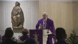 Папа падчас св. Імшы ў капліцы сваёй рэзідэнцыі