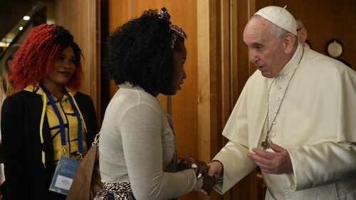 Papa Francesco: eliminare dalle radici la violenza sulle donne