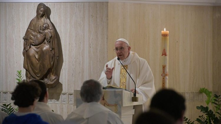 Papa Francisco durante a missa na Casa Santa Marta