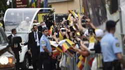 Il papa durante il viaggio apostolico in Romania (archivio)