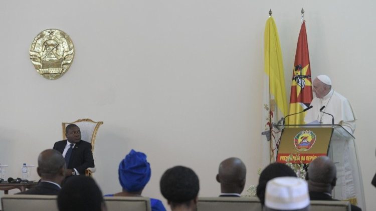 Papa Francisco encontra as autoridades de Moçambique, na Ponta vermelha (stembro 2019)