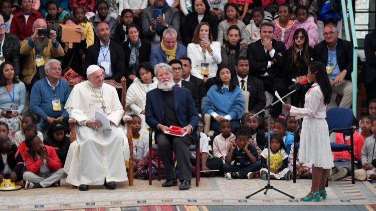 Visite du Pape François au village de l'amitié de Madagascar le 8 septembre 2019