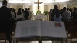 El Santo Padre celebra la Misa matutina en la Capilla de la Casa de Santa Marta