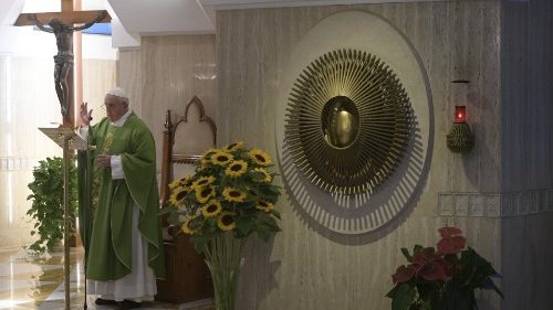 Il Papa: attenzione a non scegliere l'ideologia al posto delle fede