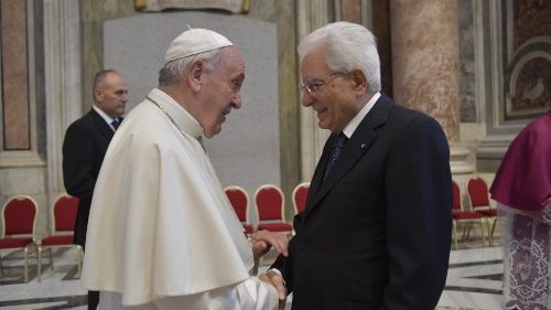 Mattarella: Papa Francesco, instancabile portatore di un messaggio di pace