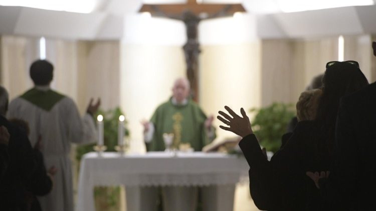 Le Pape célébrant la messe à la Maison Sainte-Marthe, le 25 octobre 2019.
