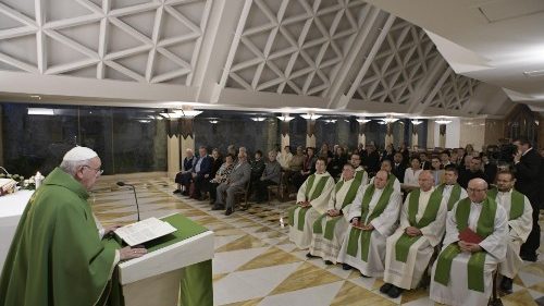 Il Papa: la morte è l'abbraccio col Signore, da vivere con speranza 
