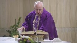 Le Pape célébrant la messe ce jeudi 5 décembre 2019 à la Maison Sainte-Marthe.