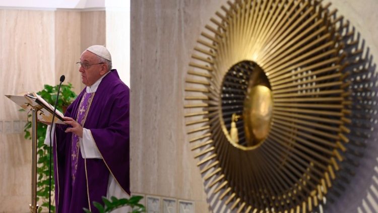 Папа падчас св. Імшы ў капліцы сваёй рэзідэнцыі