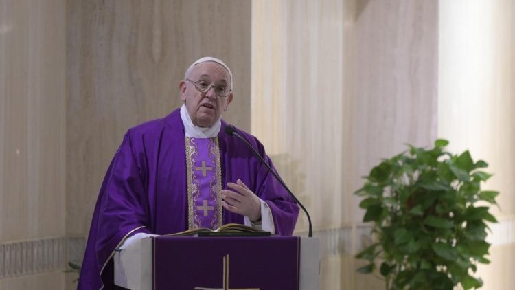 Papst Franziskus bei der Frühmesse