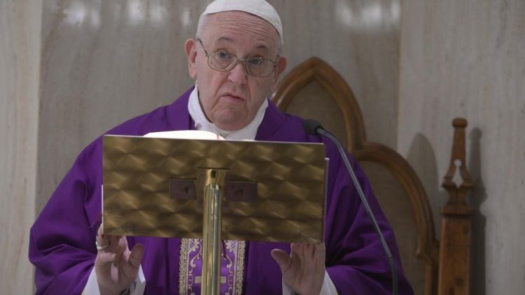 Papst Franziskus bei der Frühmesse