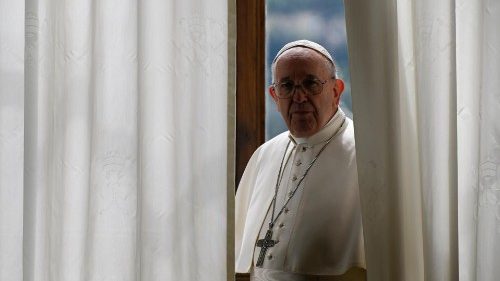 Papež: Literatura vychovává srdce i mysl a učí naslouchat druhým