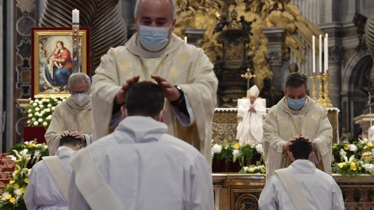 Ordenações sacerdotais na Basílica de São Pedro, em 25 de abril de 2021