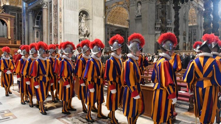 Jumatatu tarehe 6 Mei 2024 Wanajeshi 34 wa Kikosi cha Ulinzi wa Papa kutoka Uswisi, wanafanya kumbukumbu ya Askari 189 kutoka Uswiss waliofariki dunia kunako mwaka 1527 .