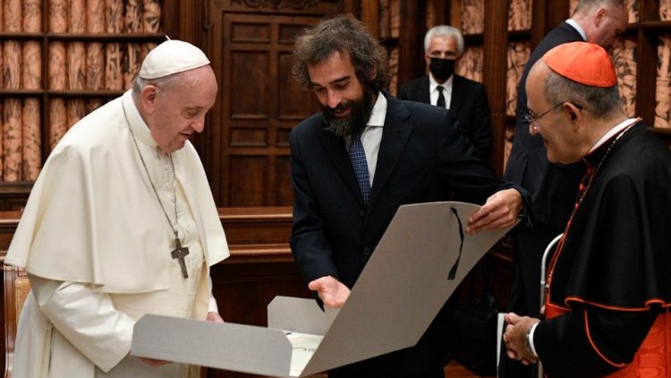 Askofu mkuu Giovanni Cesare Pagazzi ameteuliwa na Baba Mtakatifu Francisko kuwa Mhifadhi mkuu wa Nyaraka za Kanisa na Mkutubi mkuu wa Maktaba ya Kanisa Katoliki.