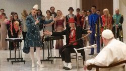 2022.01.05 Колектив Rony Roller Circus на загальній аудієнції з Папою