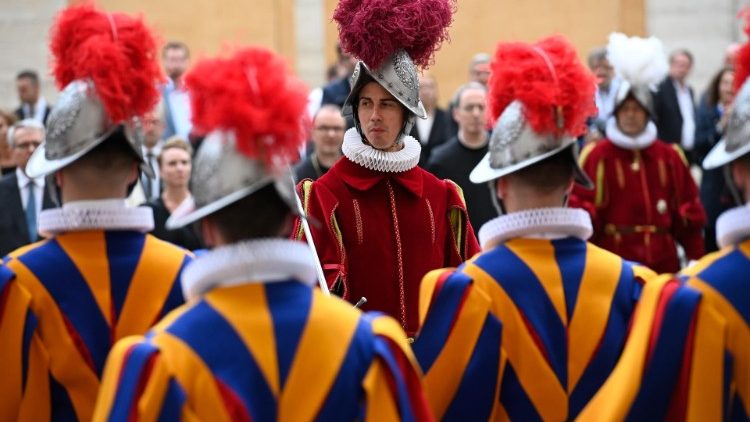 Askari 34 wamekula kiapo cha utii kwa Khalifa wa Mtakatifu Petro.