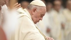 El Papa Francisco en oración