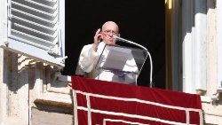 En el primer domingo de Adviento, durante su reflexión previa al rezo del Ángelus, Francisco invitó a los fieles a estar atentos a la llegada del Señor.