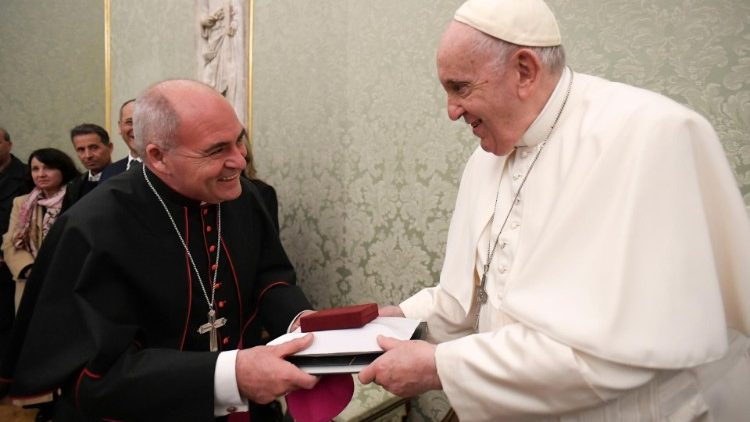 Dom Luigi com o Papa Francisco em 2022
