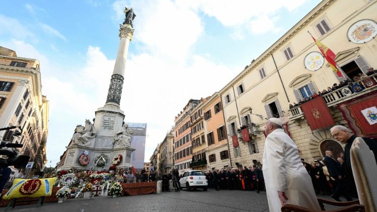 O Papa no ano passado durante a homenagem à Imaculada Conceição na Praça de Espanha 