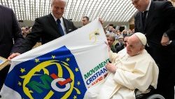 9 decembrie 2022: Papa Francisc în Aula Paul al VI-lea din Vatican, împreună cu membri ai Mișcării Creștine a Lucrătorilor 