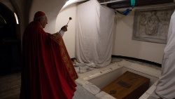 2023.01.05 Tumulazione Grotte Vaticane