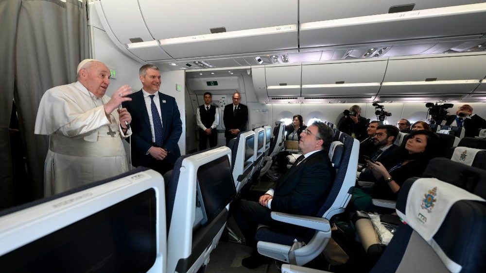 Fotografie z papežova příletu do Kinshasy