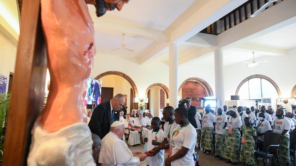 Papež při setkání s oběťmi násilí v Konžské demokratické republice