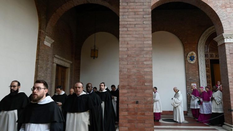 「灰の水曜日」の宗教行列　（写真資料）