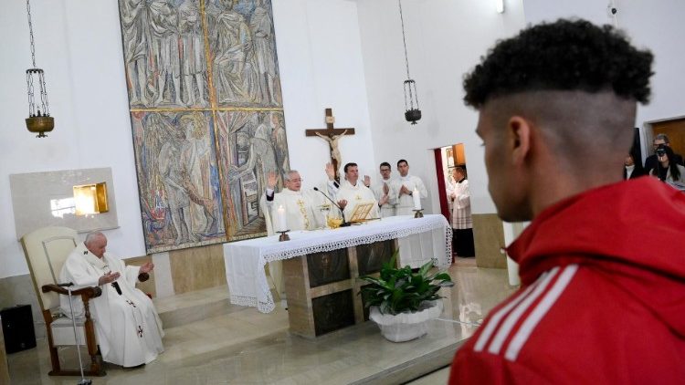 Archivbild: Gründonnerstagfeier "In Coena Domini" mit Papst Franziskus in der Jugendstrafanstalt Casal del Marmo in Rom