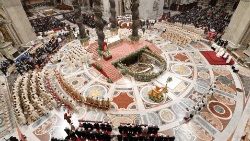 W tym roku liturgii Wigilii Paschalnej przewodniczyć będzie w Wielką Sobotę dziekan kolegium kardynalskiego kard. Giovanni Battista Re