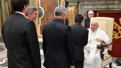 Francisco se mostró muy animado durante el encuentro con los participantes en un congreso promovido por la Organización de Universidades Católicas de Latinoamérica y el Caribe.