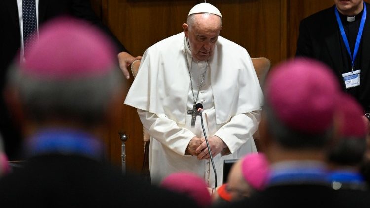 Papa Francisco - Sala do Sínodo