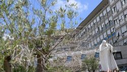 Papa Francisco está internado no Hospital Gemelli de Roma desde sexta-feira, 14 de fevereiro