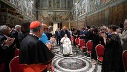 Juni 2023: Papst Franziskus bei einem Treffen mit Künstlern in der Sixtinischen Kapelle 