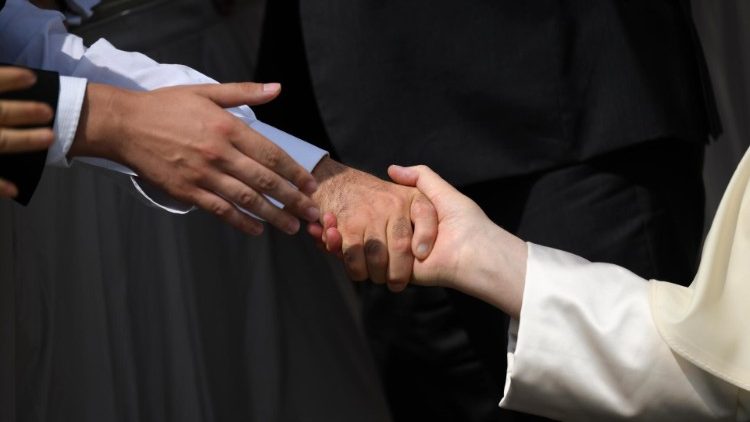 Idosos e jovens, duas gerações que se encontram