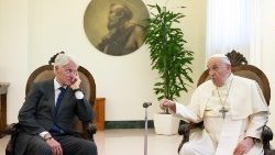 Le Pape François lors de l'entretien avec Bill Clinton, mercredi 5 juillet 2023
