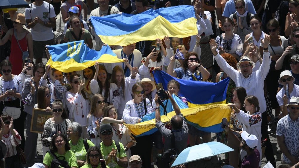 Ukrainische Fahnen beim Angelus