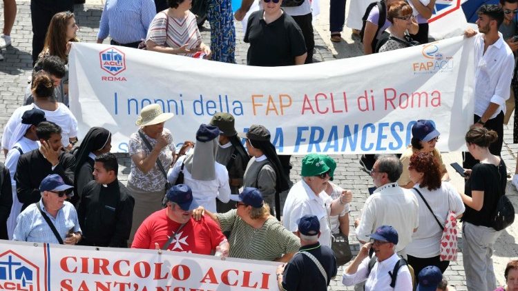 Паломники на площади Святого Петра