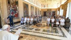 O Papa com participantes do Capítulo Geral das Religiosas de Maria Imaculada Missionárias Claretianas (Vatican Media)
