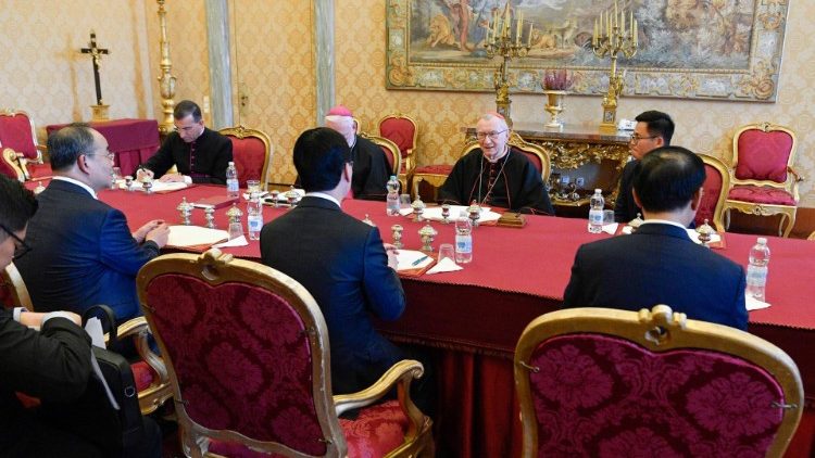 В'етнамская дэлегацыя падчас размовы ў Дзяржсакратарыяце