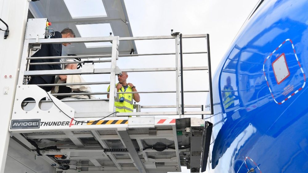 Momento do embarque do Papa Francisco