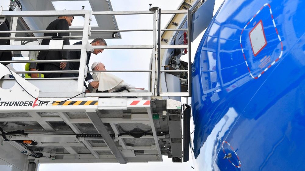 Momento do embarque do Papa Francisco