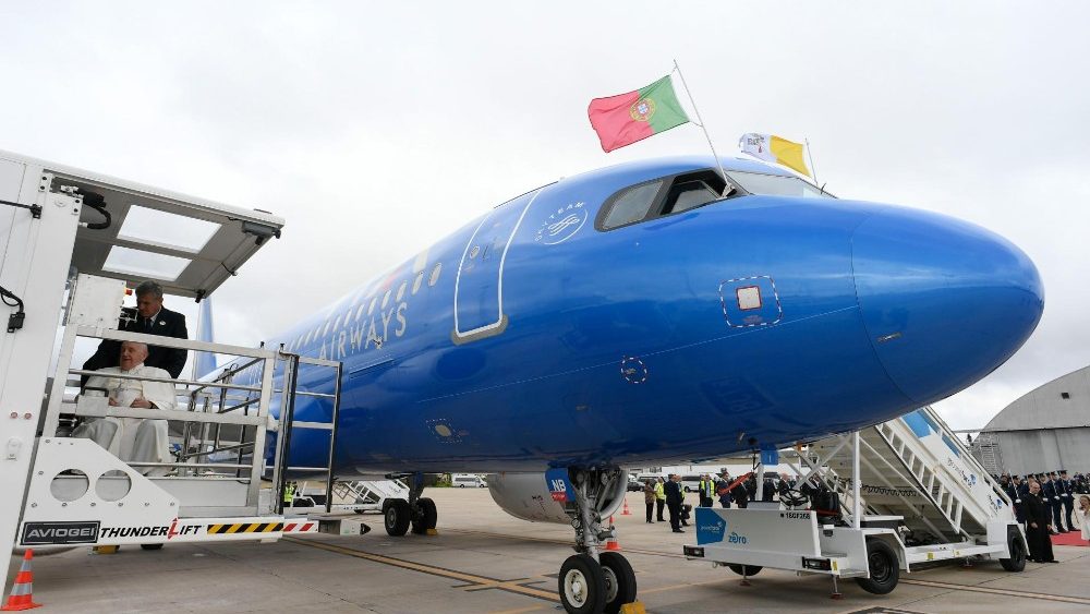 Avião da ITA Airways que levou o Papa a Lisboa