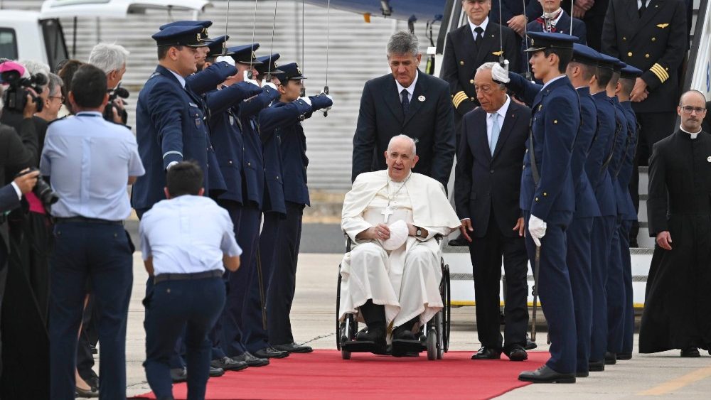 Papa Francisco recebido na Base Aérea Figo Maduro, em Lisboa