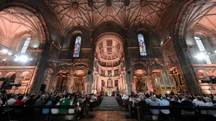 Masomo ya dominika hii yamejikita katika kuidhihirisha ukarimu wa Mungu kwa mwanadamu unayofumbatwa katika upendo wake wa kumtoa Mwanae wa pekee ili kila amwaminiye na kumfuata apate uzima wa milele. 