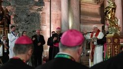 2023.08.02 Viaggio Apostolico in Portogallo in occasione della XXXVII Giornata Mondiale della Gioventu' - Vespri presso Mosteiro dos Jero'nimos